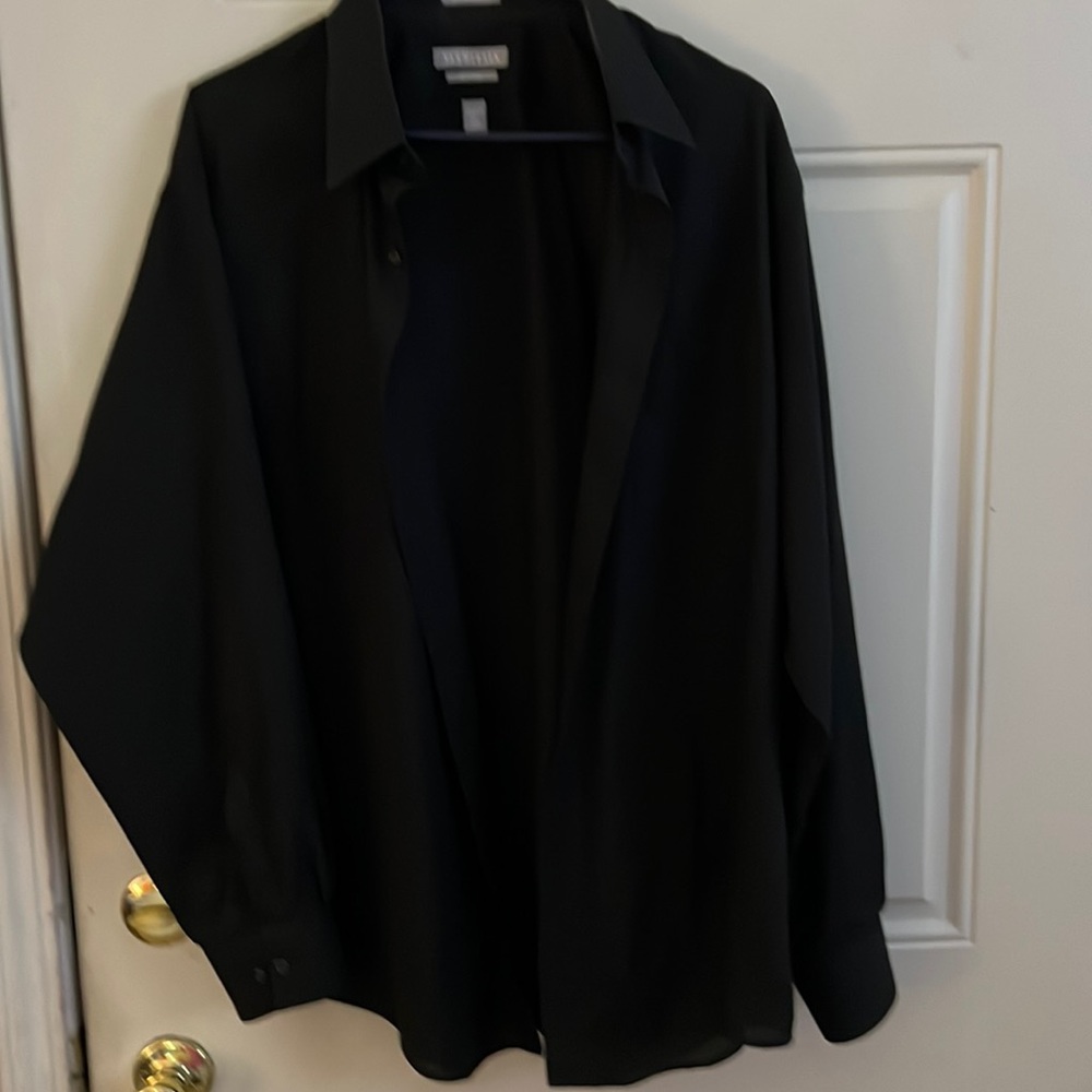 Men’s black Van Heusen dress shirt satin Stripe